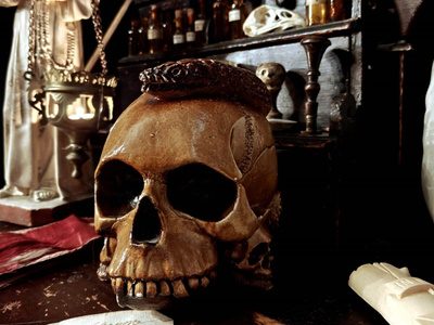 Keraaminen ”Memento mori” – kallo