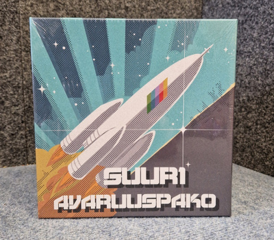 Suuri avaruuspako peli .Uusi vielä muoveissa