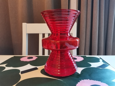 Riihimäen Lasi Tiimalasi maljakko, Design by Nanny Still