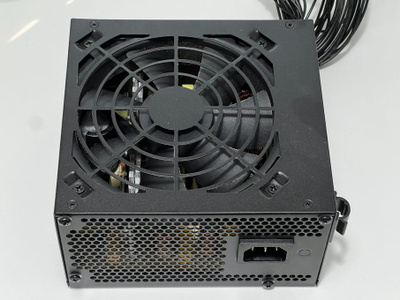 Huntkey virtalähde 550 W ei-modulaarinen
