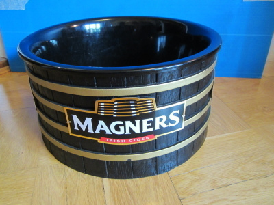 GIRL-CAVE KAMAA MAGNERS SIIDERI ÄMPÄRI COOLERI SUUT MAKEEKS