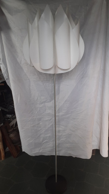 Ikea Tulip lattiavalaisin lattialamppu