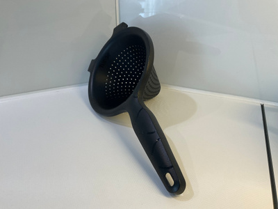 Tupperware siivilä , musta