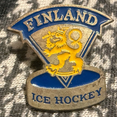SEKALAISIA URHEILUPINSSEJÄ VUOSIEN VARRELTA (5 KPL)