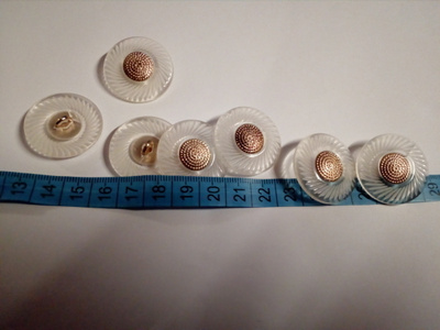 Kaunis iso koristenappi 30 mm