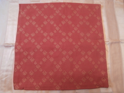 TYYNYNPÄÄLLINEN  39. VANHA SILKKIRIPSI-SOHVATYYNYNPÄÄLLINEN