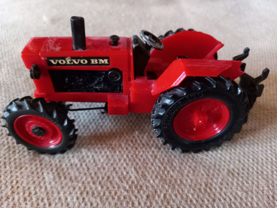 TRAKTORI Volvo BM pienoisauto