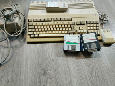 Amiga 500 romppeineen