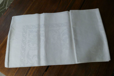 Pitkä pöytäliina 360 x 150 cm, kerman värinen