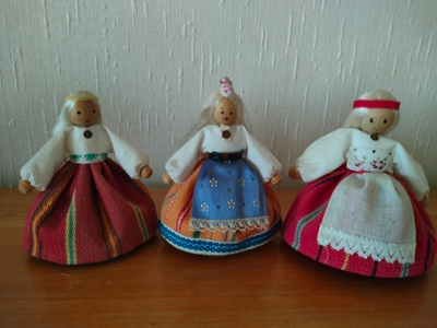 Puinen nukke, 5 kpl