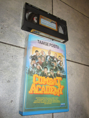 TAAKSE POISTU COMBAT ACADEMY - VHS  v 1986 ( isokoppa )