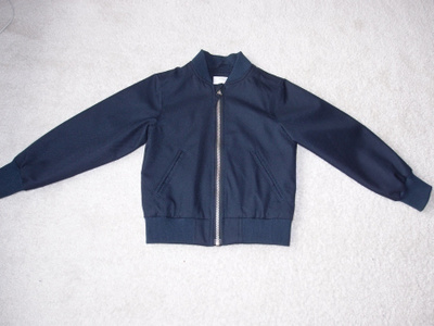 Polarn O Pyret bomber-takki, koko 6 - 7 v. tummansin.