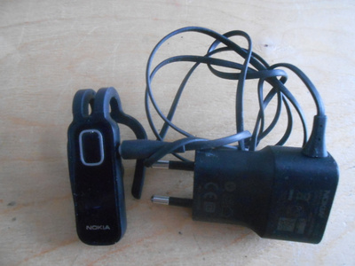 Nokia BH-212  bluetooth hands free + laturi.