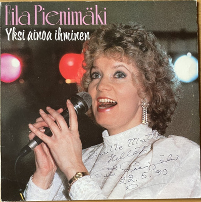 LP Eila Pienimäki - Yksi ainoa ihminen (1990) nimmarilla