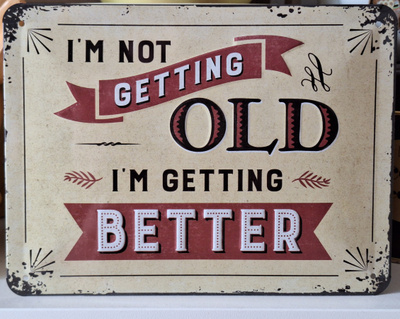 I'm not getting old I'm getting better kyltti