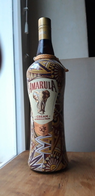 Koristepulloja Etelä-Afrikasta 4 kpl ja Italiasta