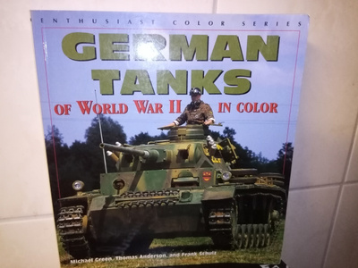 GERMAN TANKS OF WORLD WAR II IN COLOR ( SIS POSTIKULU)