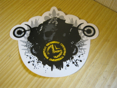 tarra Moose Racing 10x9 cm keltainen logo