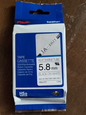 Brother HSe-211 -kutistesukka – black on white 5,8mm