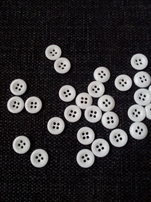 Valkoinen perus nappi 15mm