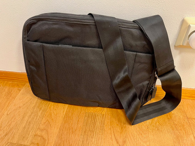 Jost Cargo 100 men's personal container XL olkalaukku musta
