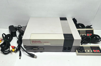 NES konsoli + 2 ohjainta [3]