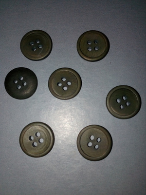 Tummanruskea nappi 15mm