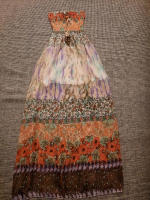 Upea värikäs mekko koko S