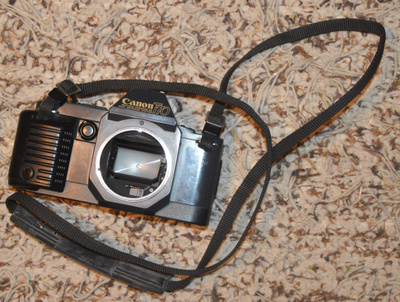Canon T70 filmikamera