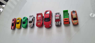 9 kpl Pikkuautoja