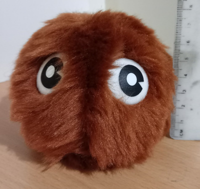 Kuriboh värisevä pehmolelu