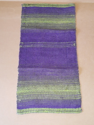 Annikki Karvinen  PELLAVALIINA  lila/vihreä 55x28cm