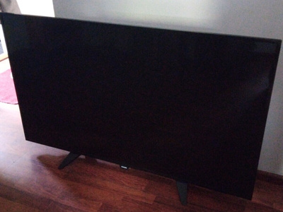 Philips 49" Full HD LED-TV (korjattavaksi tai varaosiksi)