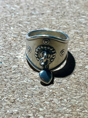 Kalevala Koru Sydänsormus, hopea (koko 12,5)