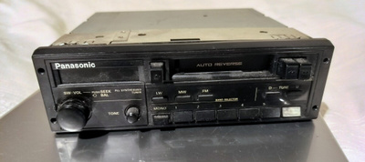 Autoradio Panasonic CQ-803EG kasettisoittimella