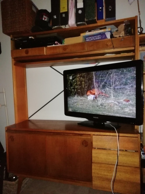 Iskun puinen hyllykkö kirjahylly teak viilua ruskea+pulpetti