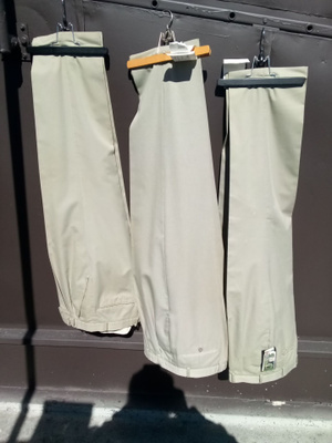 Miesten ns suoria housuja beige 3 kpl uudenveroisia