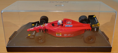 Onyx Ferrari F1-90 -pienoismalli