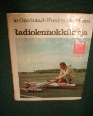 Gårdstad : RADIOLENNOKKIKIRJA ( 1 p. 1984 ) Sis.pk:t