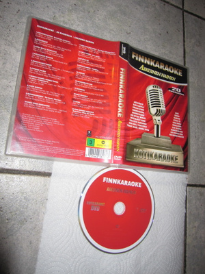 FINNKARAOKE AIKUINEN NAINEN KOTIKARAOKE