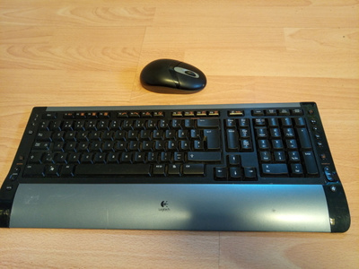 Logitech näppäimistö ja hiiri (ilman lähettimiä)