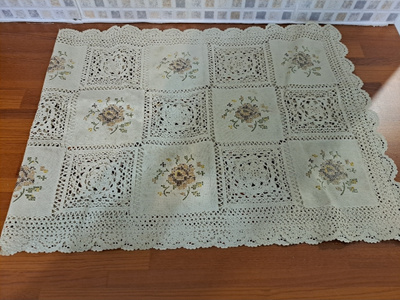 Muovinen pitsi kaitaliina 41x108cm