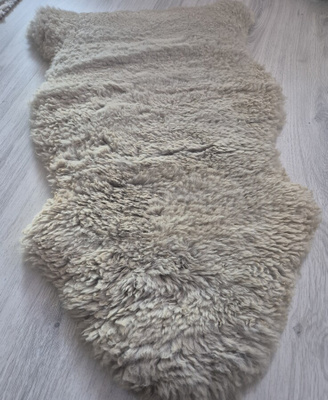 Beige aito lampaannahka Talja / Lampaantalja
