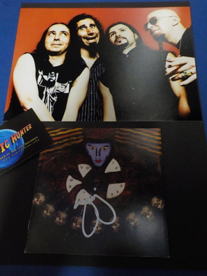 SYSTEM OF A DOWN SERJ TANKIAN NIMIKIRJOITUS