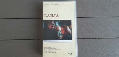 VHS: Lahja (Kaija Pakarinen, O: Matti Ijäs 1997/2001)