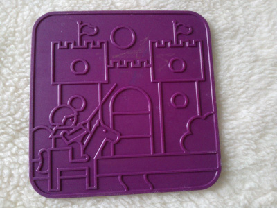 Tupperware piirrustuslevy : linna + ritari violetti