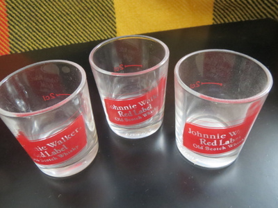 Kolme Johnnie Walker -snapsilasia