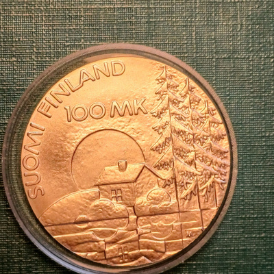 Suomi  100 mk.  SOTAINVALIIDIT. -v 1990 .     Katso kuvvaus.