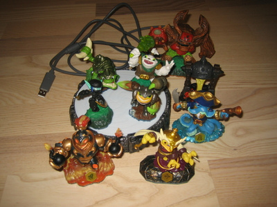 9 kpl Activision Skylanders + Portaali