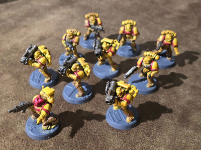 10 kpl Warhammer-figuureja